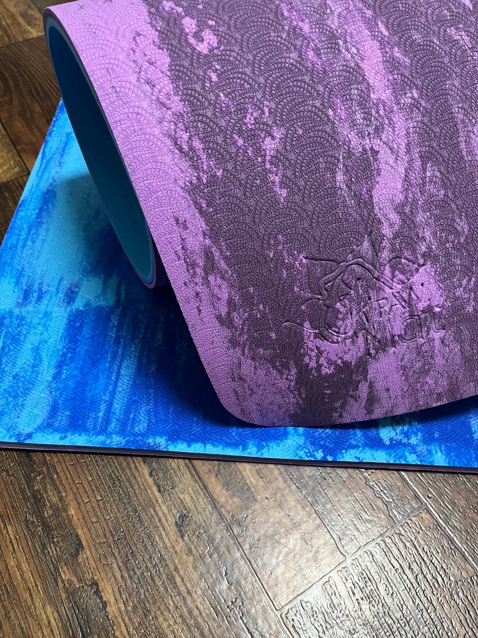 monochromatic bule-purple PawMat Anti-Fatigue Reversible Dog Grooming Mat (Monochromatic Blue/Purple) - Image 1
